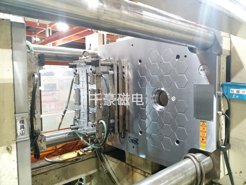 双色注塑机磁力模板快速换模系统|千豪磁电