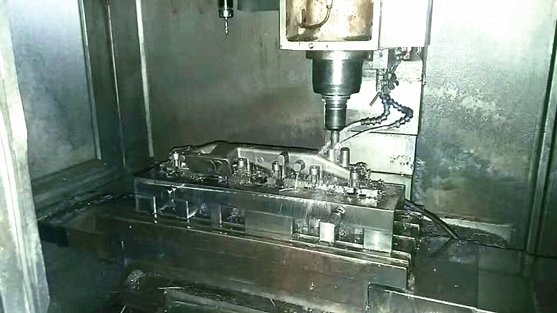 汽车发动机零件加工999策略白菜网站|湖南千豪磁电